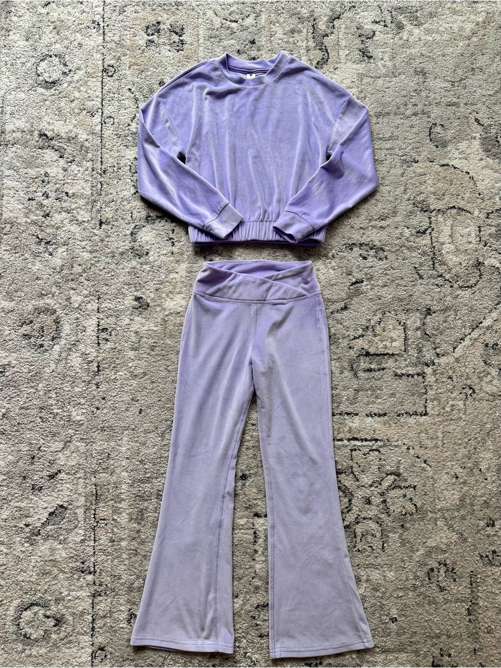 YOGALICIOUS GIRLS 2pcs set light purple/lavender long sleeve cropped top/pants
